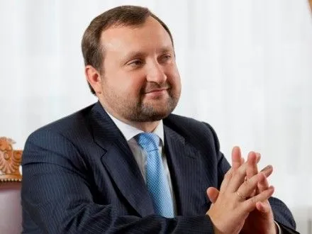 С.Арбузов предупредил о новых потрясениях на валютном рынке Украины