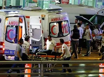 П.Порошенко висловив співчуття родинам жертв терактів у Стамбулі
