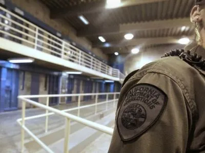 В одной из американских тюрем произошла драка с участием более 150 заключенных