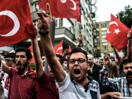 Сотню тысяч людей вышли на митинг в Стамбуле