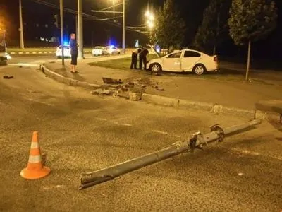 В центре Харькова перевернулся автомобиль