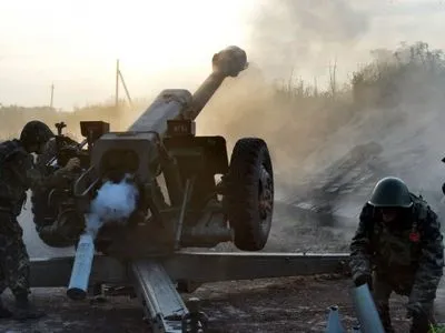 Боевики сегодня 25 раз обстреливали позиции ВСУ на Донбассе - штаб АТО