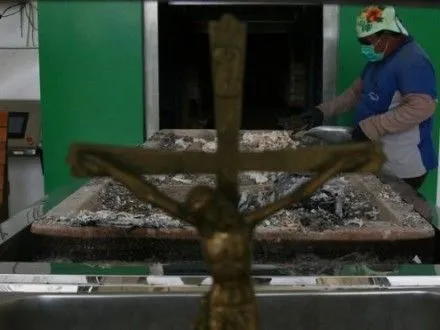 Ватикан запретил развеивать прах после кремации