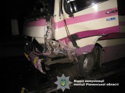 Нетрезвый водитель въехал в рейсовый автобус в Ровенской области, есть пострадавшие