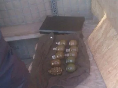 Полицейские в Днепропетровской области изъяли у девушек 10 гранат