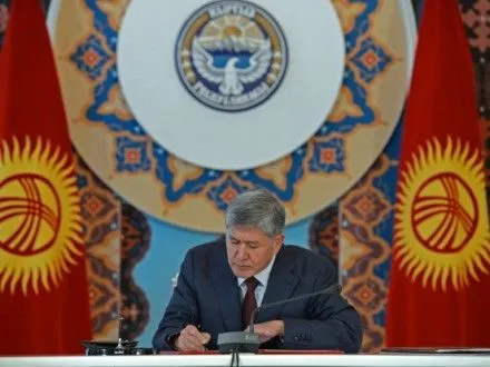 prezident-kirgizstanu-vidpraviv-uryad-u-vidstavku
