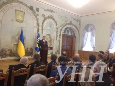 П.Порошенко поддержал идею создания Крымскотатарского института в Ровенской области