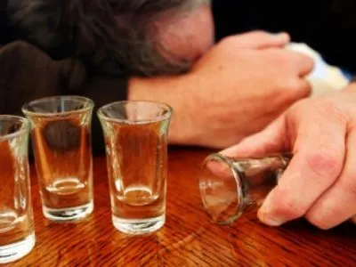 Мужчина в Ровенской области умер в результате отравления алкоголем