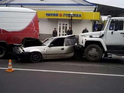 П'ятеро людей постраждали внаслідок зіткнення чотирьох автівок у Вінниці