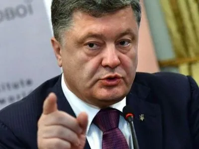 Президент страны, в которой есть война не имеет права думать о поражении - П.Порошенко