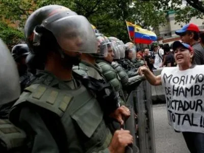 Полицейский погиб во время антиправительственных протестов в Венесуэле