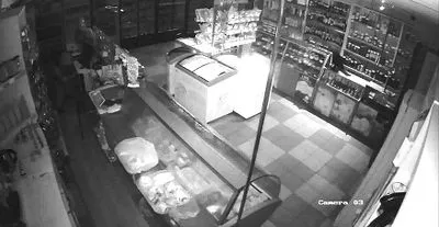 Двое мужчин дважды за день ограбили тот же магазин на Полтавщине