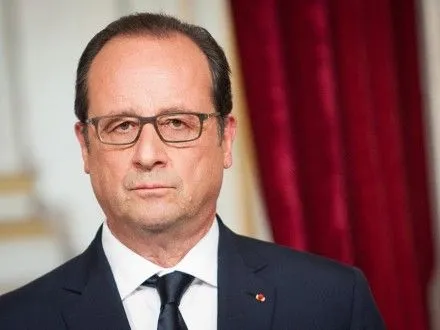 Президент Франції пообіцяв демонтувати табір нелегальних мігрантів в Парижі