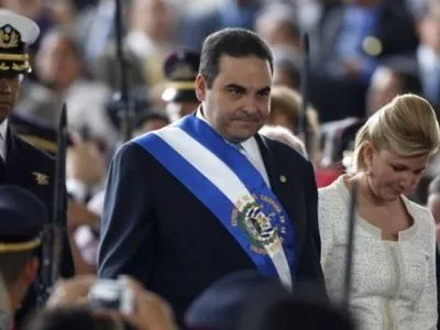 Экс-президента Сальвадора арестовали за присвоение государственных средств