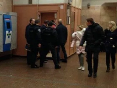 Поліцейського підстрелили на станції метро "Либідська" у Києві - ЗМІ