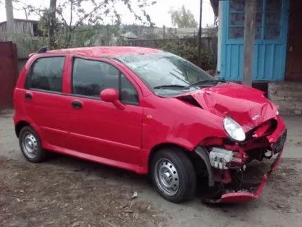 Пьяный правонарушитель в Славянске угнал авто, разбил его и уснул прямо на земле