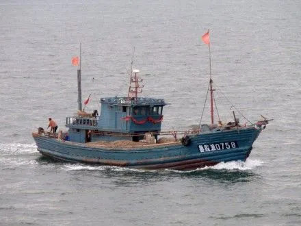 Біля берегів Китаю затонуло рибацьке судно, 6 осіб зникло без вісти