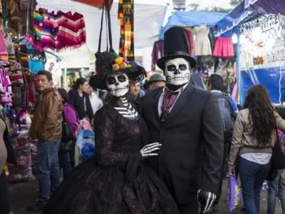 В Мехико в Хэллоуиа состоялся костюмированный Парад мертвых