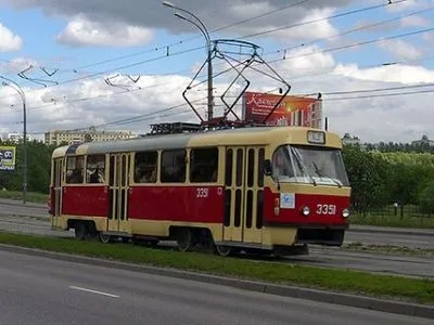 В Киеве реконструируют остановку трамвая "Станция метро "Черниговская"