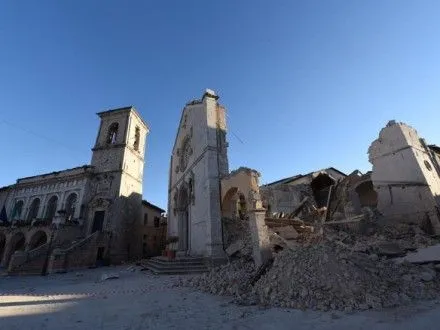 Очередное землетрясение в Италии оставило после себя около 20 раненых