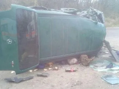 Вантажівка врізалась у мікроавтобус із пасажирами у Запоріжжі