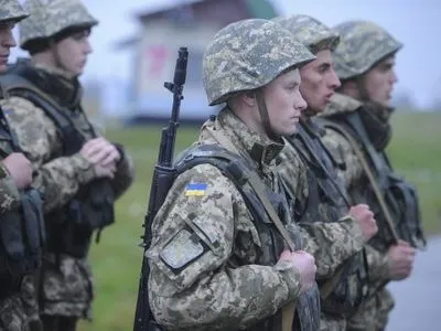 В.Муженко: срочники составляют лишь 10% украинской армии