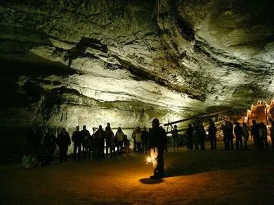 У Бразилії під час релігійної церемонії завалилася печера, є загиблі