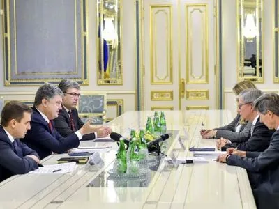 П.Порошенко провел встречу с Президентом Всемирного Конгресса Украинцев