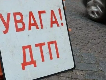 Автомобиль "скорой" с военными столкнулся с легковушкой в ​​Харькове