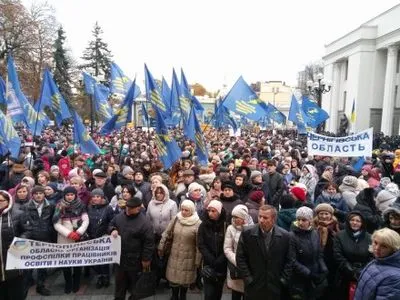 Активісти заблокували рух вулицею Грушевського у Києві