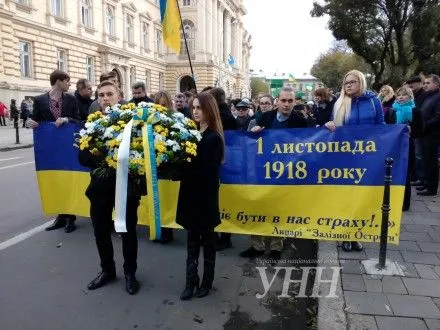 Три тысячи студентов во Львове прошли маршем в честь 98-й годовщины создания ЗУНР