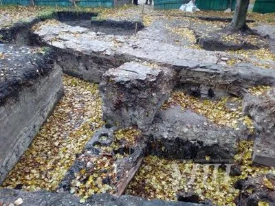 Место раскопок древнего замка в центре Ровно законсервировали