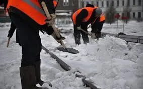 Через погіршення погодних умов у Києві комунальники працюють у посиленому режимі