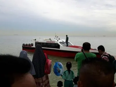 Щонайменше 21 людина загинула внаслідок катастрофи судна в Індонезії