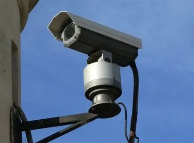 Чоловік викрав камеру відеоспостереження Мукачівського відділення поліції