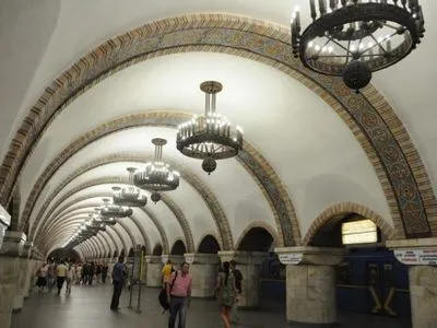 Человек попал под поезд в метро Киева