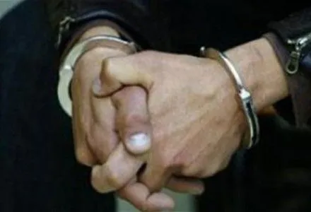 Суд заарештував поліцейського, який у Києві “погорів” на хабарі
