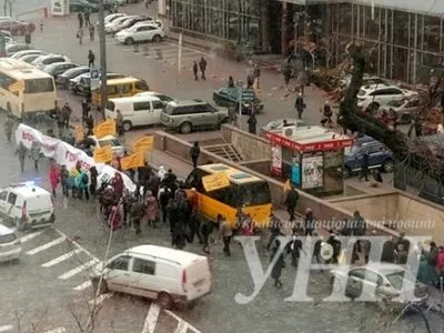 В Киеве активисты с Крещатика отправились в направлении Кабмина