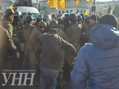 Участники акции в центре Киева устроили потасовку с правоохранителями