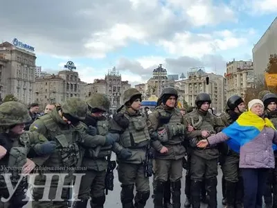 Более 400 правоохранителей обеспечивают порядок во время акции протеста в центре Киева