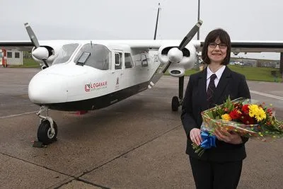 В Шотландии поздравили миллионного пассажира самого короткого авиарейса в мире