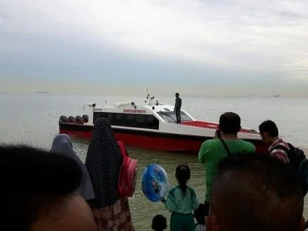 Двох членів екіпажу затонулого біля Індонезії судна заарештували