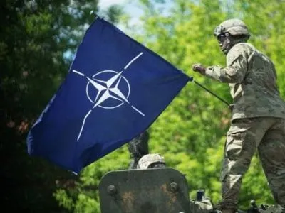 Инструкторы НАТО уже подготовили четыре батальона украинских военных - И.Фриз