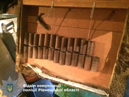 У жителя Ровно изъяли 25 гранат и почти килограмм марганца