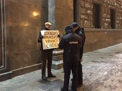М.Фейгин вышел на одиночную акцию возле здания ФСБ в Москве