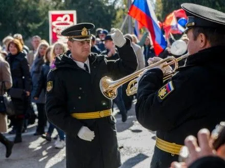 demonstratsiya-yednosti-pid-stalinski-marshi-proyshla-u-sevastopoli