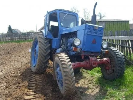 pidlitok-potrapiv-pid-traktor-na-rivnenschini