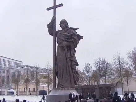 В.Путин открыл памятник киевскому князю Владимиру возле Кремля