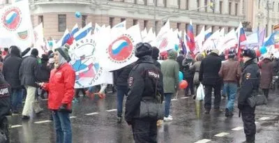 Около 80 тыс. человек собрались в центре Москвы на шествие ко Дню единства