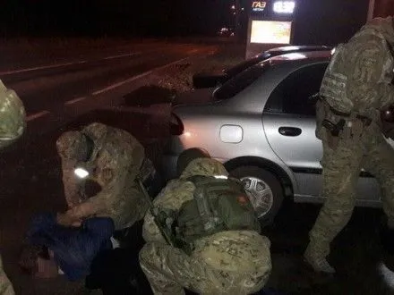 Міжрегіональне угрупування торгівців наркотиками ліквідували на Житомирщині